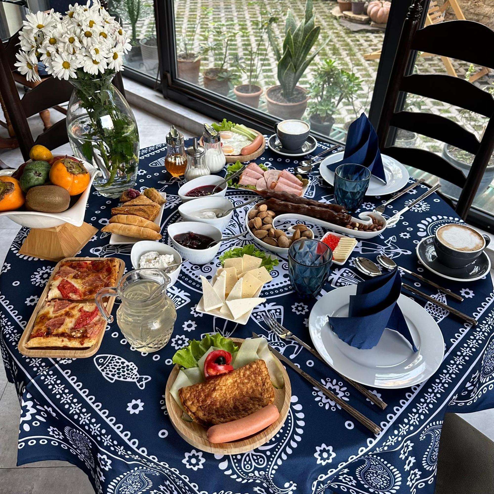 Wine Hills Hotel Tbiliszi Kültér fotó
