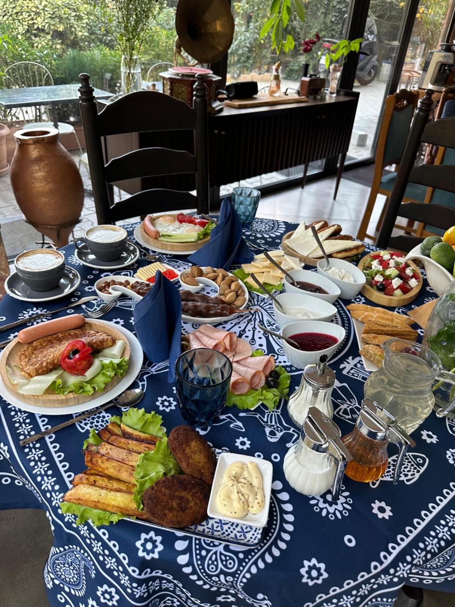 Wine Hills Hotel Tbiliszi Kültér fotó